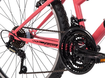 18-speed gear system and drivetrain of the Huffy Incline bike, showcasing its smooth shifting and durable components. 18-speed gear system and drivetrain of the Huffy Incline bike, showcasing its smooth shifting and durable components.