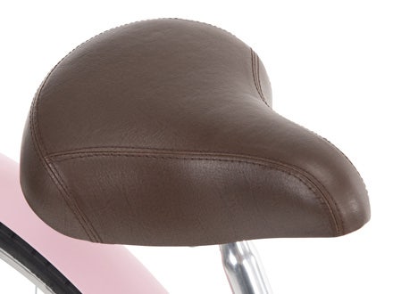 Brown padded saddle on the Huffy Sienna bike, showcasing ergonomic design and premium comfort. Brown padded saddle on the Huffy Sienna bike, showcasing ergonomic design and premium comfort.