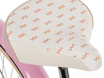 Close-up of a cushioned cruiser bike saddle with a stylish patterned design, designed for maximum comfort on leisurely rides. Close-up of a cushioned cruiser bike saddle with a stylish patterned design, designed for maximum comfort on leisurely rides.